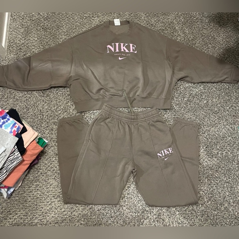 Nike oversized Girls Youth Sweats size Large